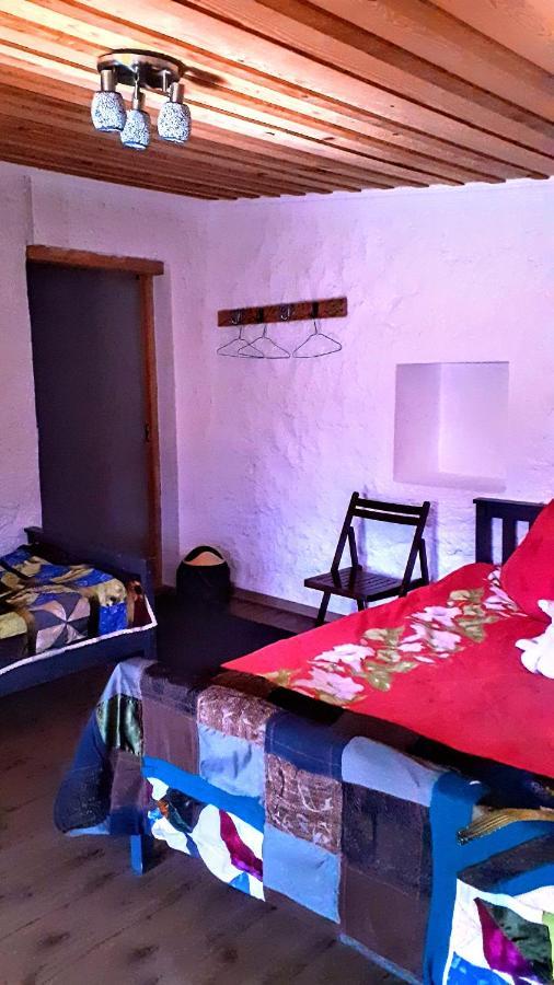 Laila Guest House Mestia Rum bild