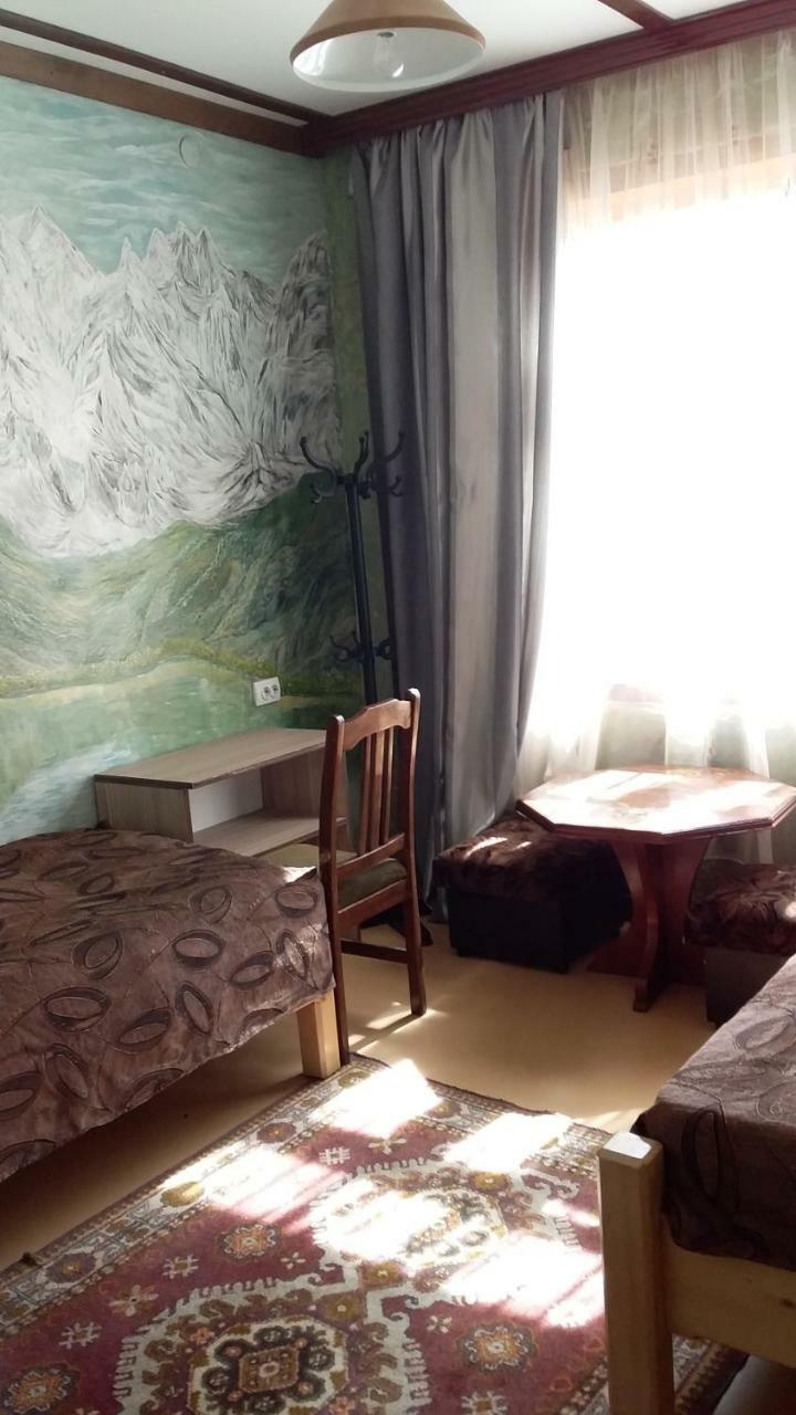 Laila Guest House Mestia Exteriör bild